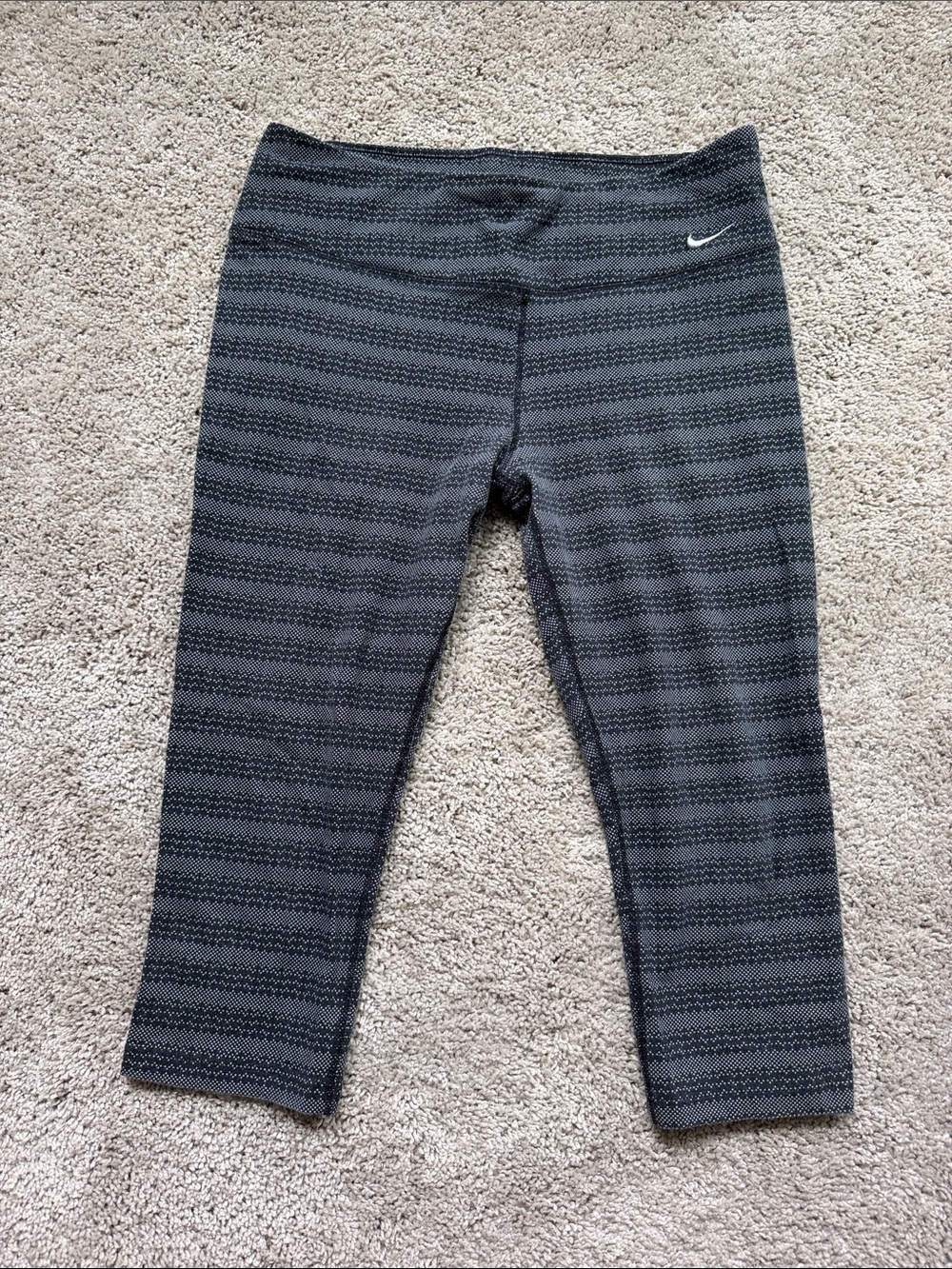 Nike Black & Dark Gray Patterned Capri Leggings